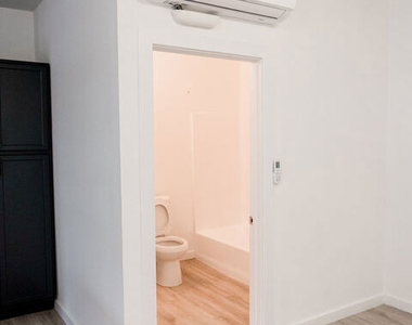 4518 Hollywood Boulevard - Photo Thumbnail 9