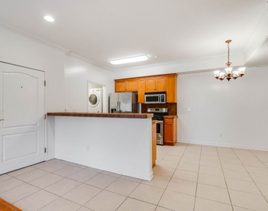 2335 S Bentley Avenue - Photo Thumbnail 2