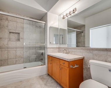 2335 S Bentley Avenue - Photo Thumbnail 9