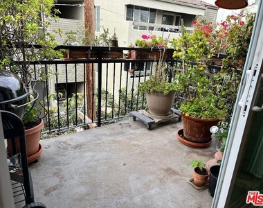 1885 Veteran Avenue - Photo Thumbnail 4