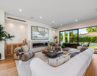 12427 Cumpston Street - Photo Thumbnail 8