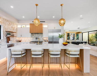 12427 Cumpston Street - Photo Thumbnail 13