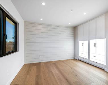 12427 Cumpston Street - Photo Thumbnail 31