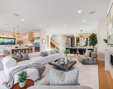 12427 Cumpston Street - Photo Thumbnail 10