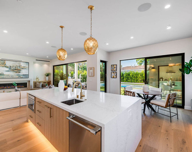 12427 Cumpston Street - Photo Thumbnail 14