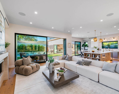 12427 Cumpston Street - Photo Thumbnail 11