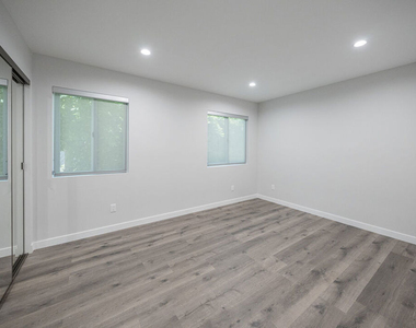 5837 N Cartwright Avenue - Photo Thumbnail 12