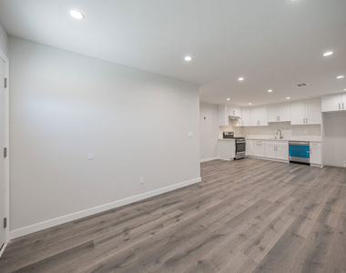 5837 N Cartwright Avenue - Photo Thumbnail 2