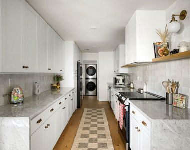 651 Wilcox Avenue - Photo Thumbnail 9