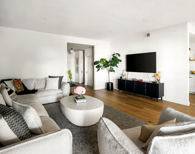 651 Wilcox Avenue - Photo Thumbnail 4