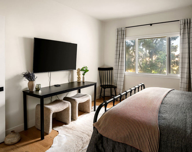 651 Wilcox Avenue - Photo Thumbnail 16