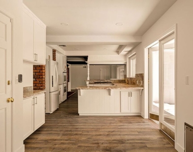 2158 Stradella Road - Photo Thumbnail 13