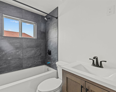 546 1/2 N Genesee Avenue - Photo Thumbnail 9