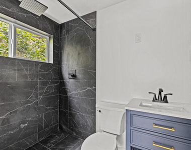 546 1/2 N Genesee Avenue - Photo Thumbnail 13