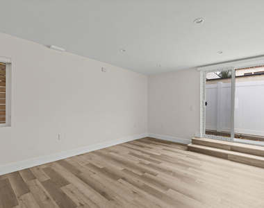 546 1/2 N Genesee Avenue - Photo Thumbnail 1