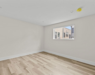 546 N Genesee Avenue - Photo Thumbnail 11