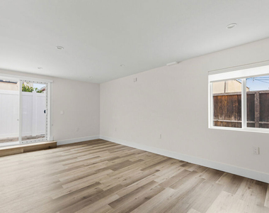 546 N Genesee Avenue - Photo Thumbnail 2