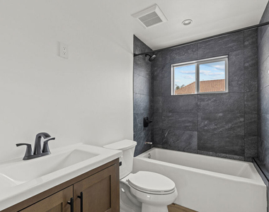 546 N Genesee Avenue - Photo Thumbnail 12