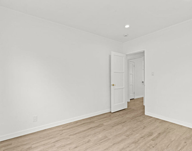 544 1/2 N Genesee Avenue - Photo Thumbnail 11
