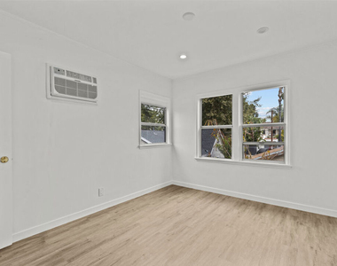 544 1/2 N Genesee Avenue - Photo Thumbnail 10