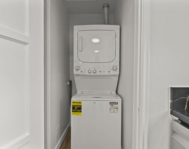 544 1/2 N Genesee Avenue - Photo Thumbnail 6