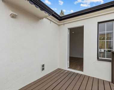 544 1/2 N Genesee Avenue - Photo Thumbnail 12