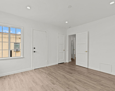 544 1/2 N Genesee Avenue - Photo Thumbnail 9