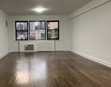 East 50th Street - Photo Thumbnail 2
