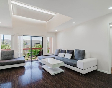 345 N Jackson Street - Photo Thumbnail 11