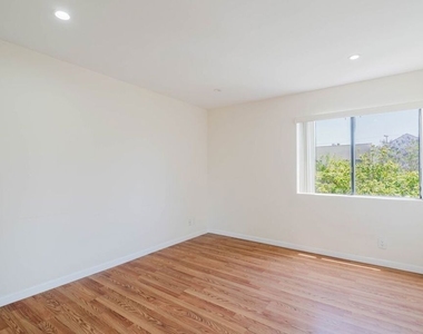 345 N Jackson Street - Photo Thumbnail 18