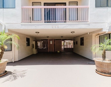 345 N Jackson Street - Photo Thumbnail 2