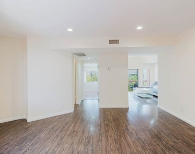 345 N Jackson Street - Photo Thumbnail 9