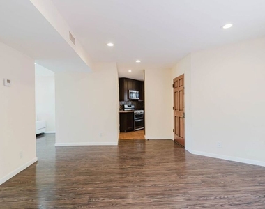 345 N Jackson Street - Photo Thumbnail 6