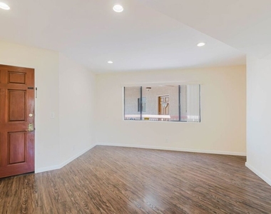 345 N Jackson Street - Photo Thumbnail 5