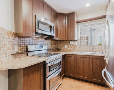 345 N Jackson Street - Photo Thumbnail 8