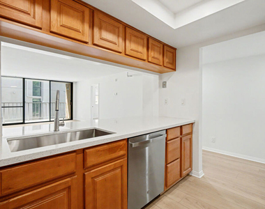 10966 Rochester Avenue - Photo Thumbnail 13