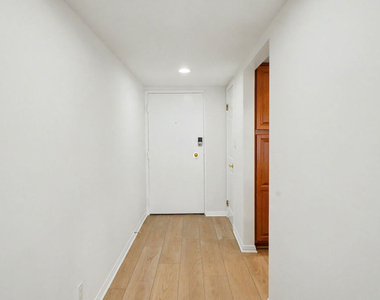 10966 Rochester Avenue - Photo Thumbnail 26