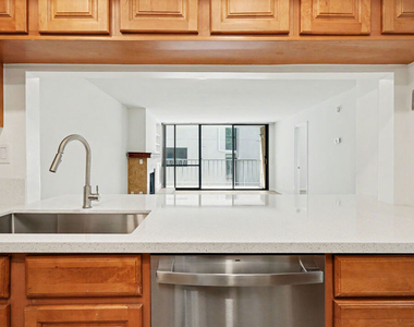 10966 Rochester Avenue - Photo Thumbnail 9