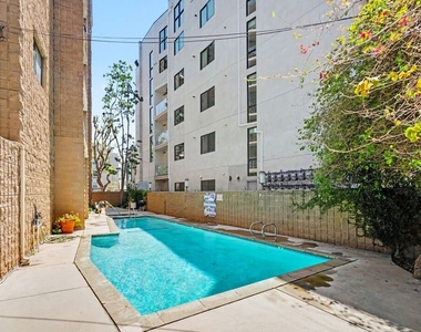 10966 Rochester Avenue - Photo Thumbnail 28