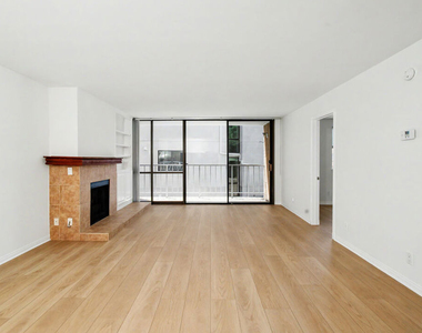 10966 Rochester Avenue - Photo Thumbnail 2