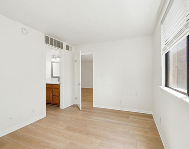 10966 Rochester Avenue - Photo Thumbnail 24