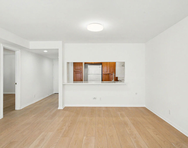 10966 Rochester Avenue - Photo Thumbnail 7