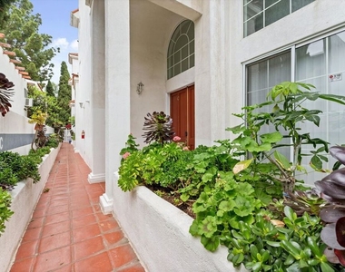 1338 Yale Street - Photo Thumbnail 4