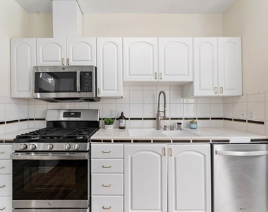 1338 Yale Street - Photo Thumbnail 12