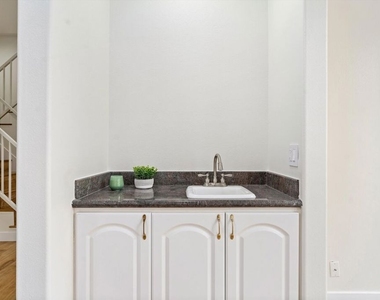 1338 Yale Street - Photo Thumbnail 9