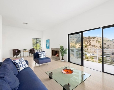 8546 Hillside Avenue - Photo Thumbnail 3