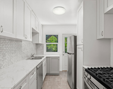 8708 W Sherwood Drive - Photo Thumbnail 6