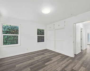 8708 W Sherwood Drive - Photo Thumbnail 10