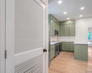6942 Eberhart St - Photo Thumbnail 9