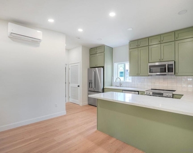 6942 Eberhart St - Photo Thumbnail 8